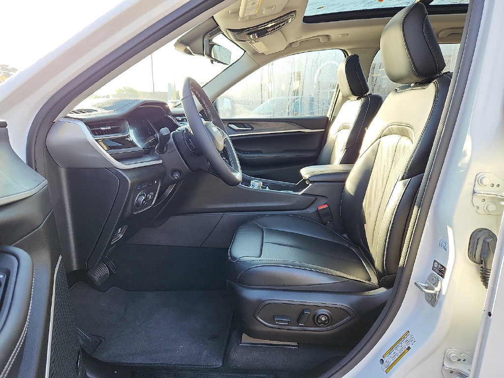Used 2024 Jeep Grand Cherokee Limited 4xe w/ Luxury Tech Group II AWD/4WD image 14