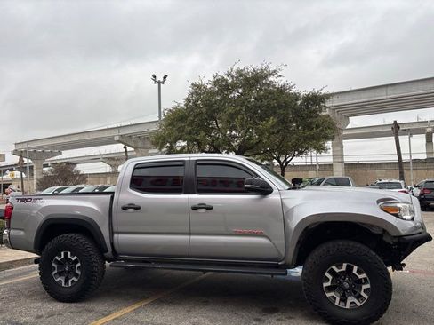 Used 2019 Toyota Tacoma TRD Off-Road image 9