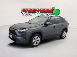 Used 2020 Toyota RAV4 XLE video 1
