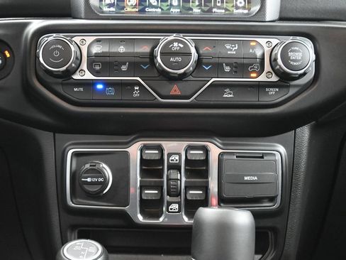 Used 2021 Jeep Wrangler Unlimited Sahara w/ Cold Weather Group image 30