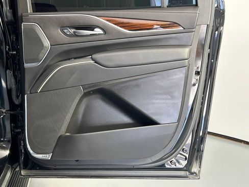 Used 2022 Cadillac Escalade ESV Premium Luxury image 12