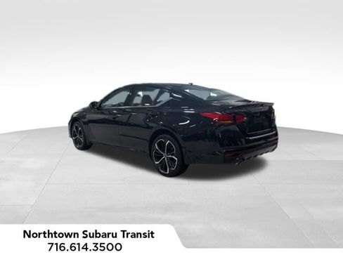 Used 2023 Nissan Altima 2.5 SR w/ SR Premium Package AWD/4WD image 3
