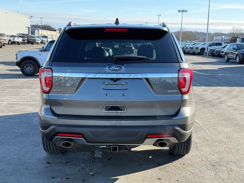 Used 2018 Ford Explorer XLT image 4
