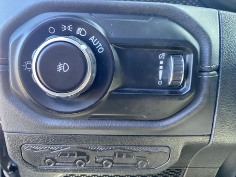 Used 2025 Jeep Wrangler Unlimited Rubicon w/ Convenience Group AWD/4WD image 14