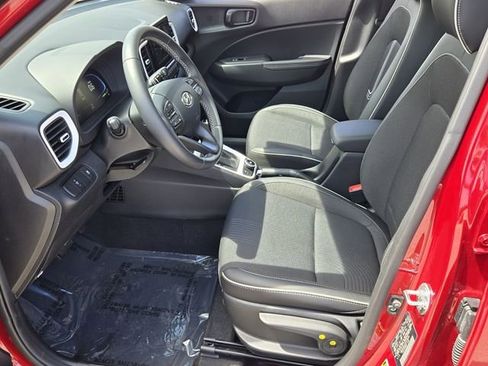 Certified 2025 Hyundai Venue Limited FWD image 10