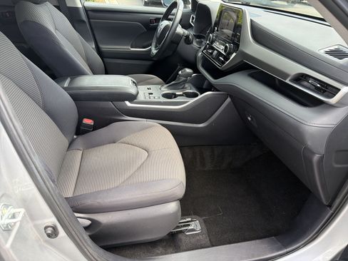 Certified 2025 Toyota Highlander LE FWD image 22