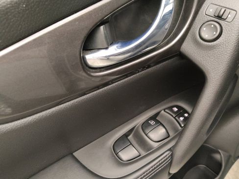 Used 2019 Nissan Rogue SV image 27