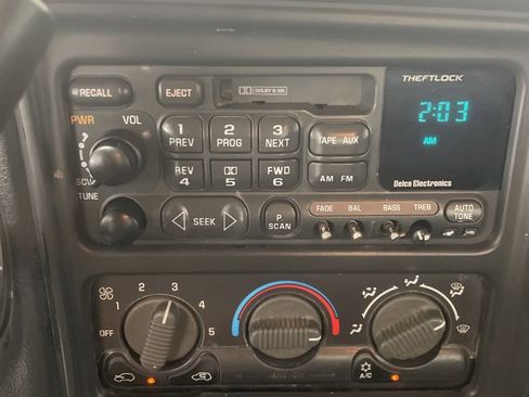 Used 2001 Chevrolet Silverado 3500 4x4 Regular Cab w/ Snow Plow Prep Pkg image 16