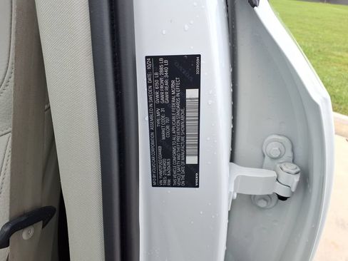 Certified 2025 Volvo XC90 B5 Core AWD/4WD image 40