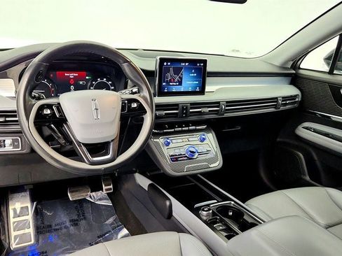 Used 2021 Lincoln Corsair FWD w/ Premium Package image 12