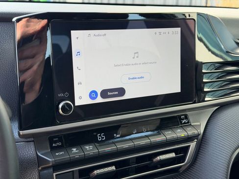 Used 2025 Toyota Camry SE image 13