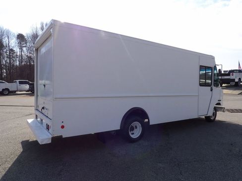 Used 2014 Ford E-350 and Econoline 350 Super Duty w/ A/C Prep Package image 8