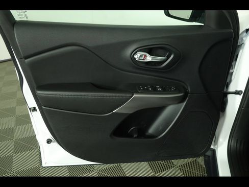 Used 2022 Jeep Cherokee Latitude Lux AWD/4WD image 23