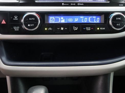Used 2019 Toyota Highlander XLE FWD image 20
