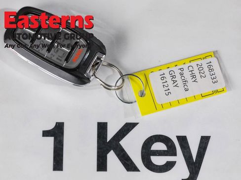 Used 2022 Chrysler Pacifica Touring-L image 25