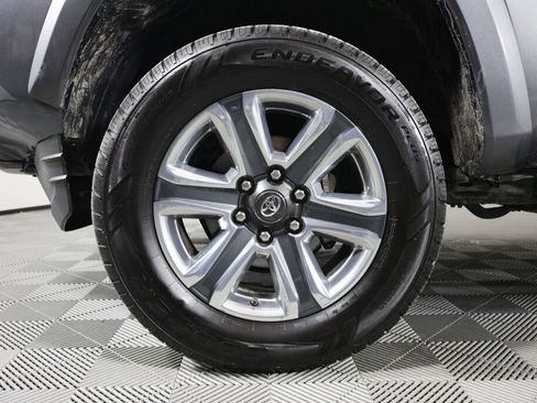 Used 2016 Toyota Tacoma Limited w/ Towing Package image 9