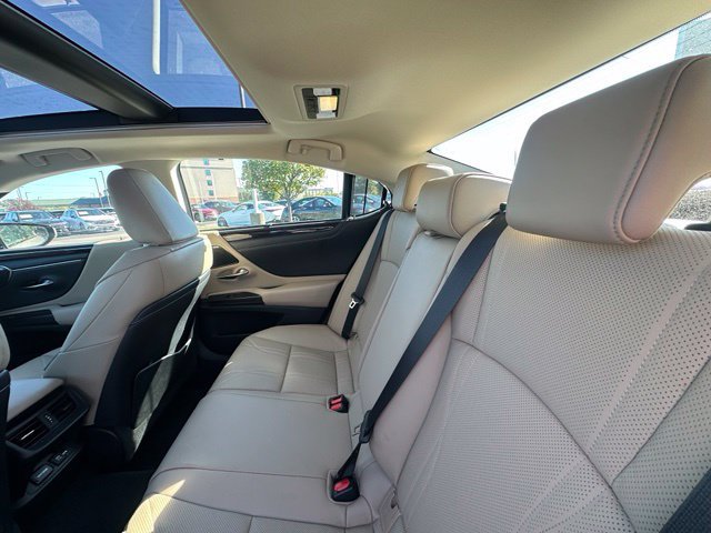 Used 2021 Lexus ES 350 Ultra Luxury w/ Accessory Package FWD image 28