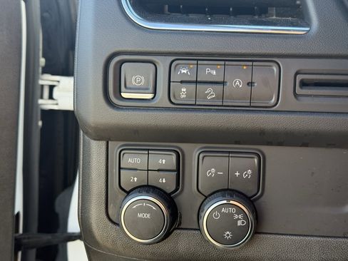 Used 2023 Chevrolet Suburban Premier image 17