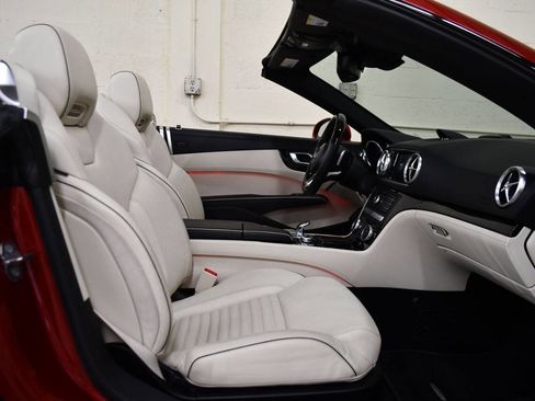 Used 2019 Mercedes-Benz SL 550 image 12