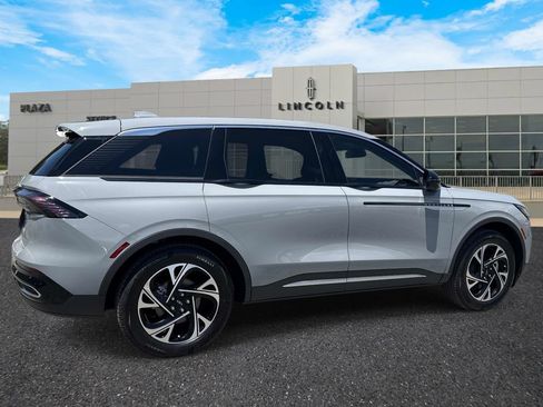 New 2026 Lincoln Nautilus Premier AWD/4WD image 4