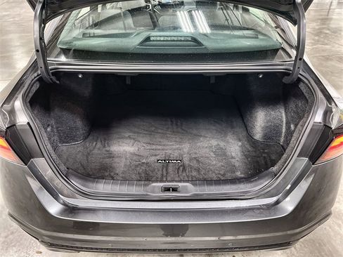 Used 2024 Nissan Altima 2.5 SV w/ SV Premium Package image 26