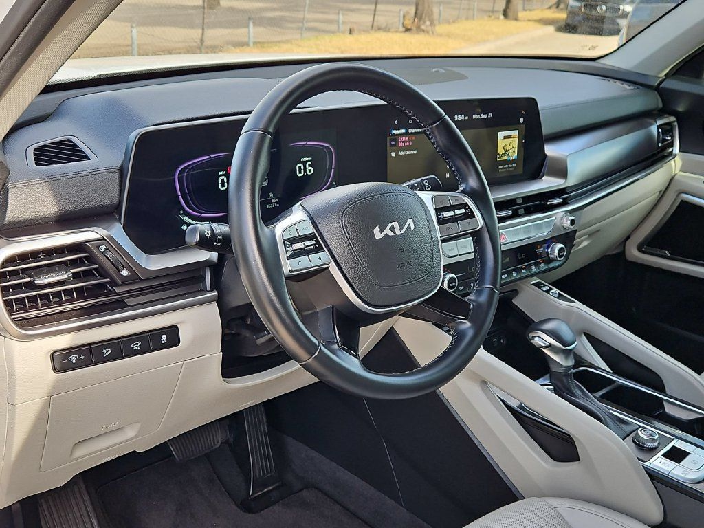 Used 2025 Kia Telluride S FWD image 15