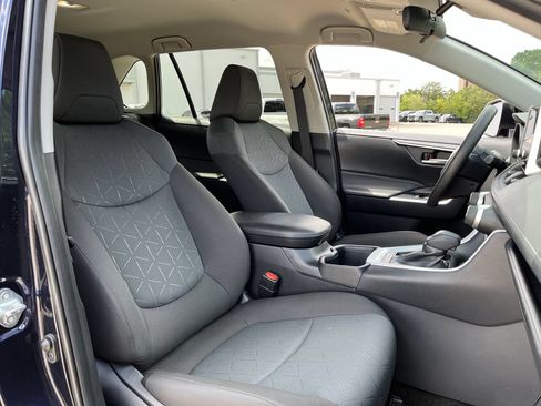 Used 2025 Toyota RAV4 XLE AWD/4WD image 25