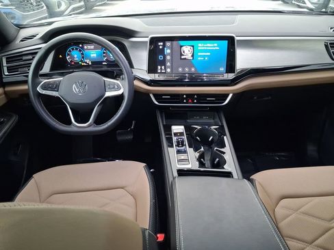 Used 2024 Volkswagen Atlas Cross Sport SE w/ Panoramic Sunroof Package FWD image 9