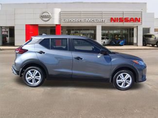 New 2025 Nissan Kicks Play S video 2