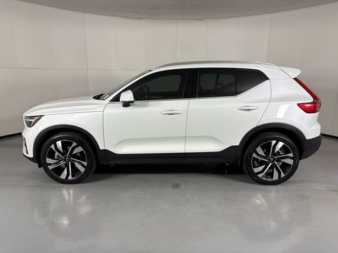 Used 2023 Volvo XC40 B5 Ultimate w/ Protection Package Premier image 5