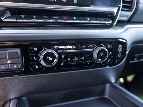 Used 2025 Chevrolet Silverado 2500 LTZ w/ LTZ Convenience Package image 17