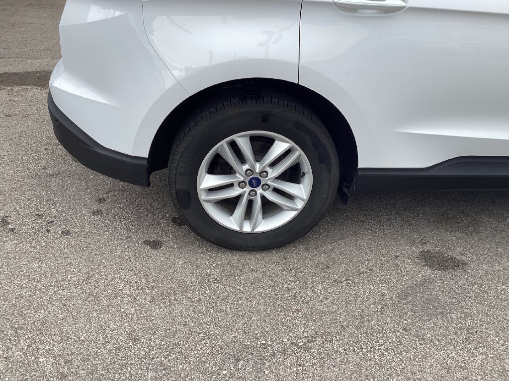 Used 2017 Ford Edge SEL w/ Equipment Group 201A AWD/4WD image 25
