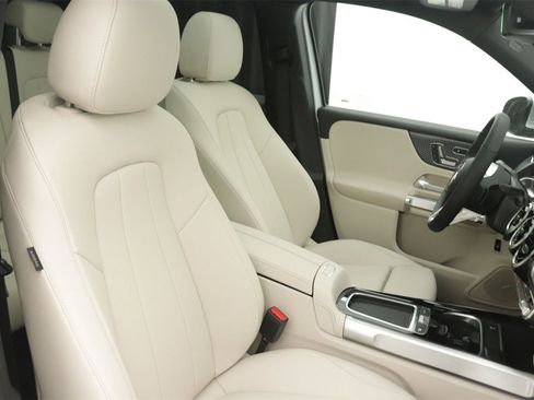 New 2026 Mercedes-Benz GLB 250 image 9