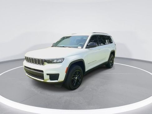 Used 2023 Jeep Grand Cherokee L Laredo RWD image 4