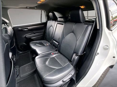 Used 2022 Toyota Highlander Limited AWD/4WD image 26