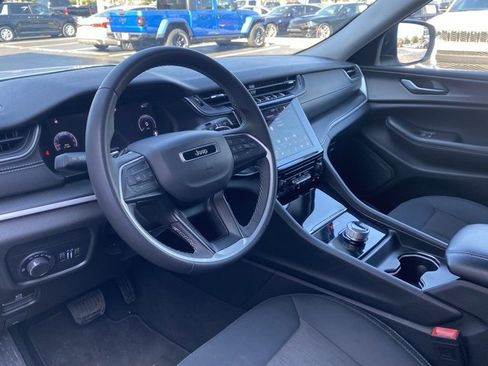 Used 2023 Jeep Grand Cherokee L Laredo image 11