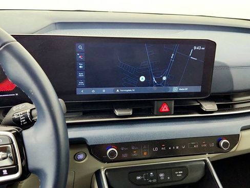Used 2025 Kia Carnival EX FWD image 15