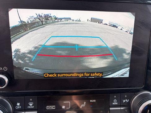 Used 2025 Toyota Highlander XLE AWD/4WD image 21