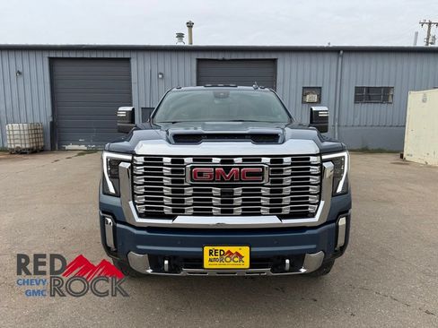 Used 2025 GMC Sierra 2500 Denali w/ Denali Reserve Package AWD/4WD image 2