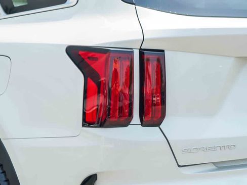 Certified 2023 Kia Sorento SX Prestige AWD/4WD image 7