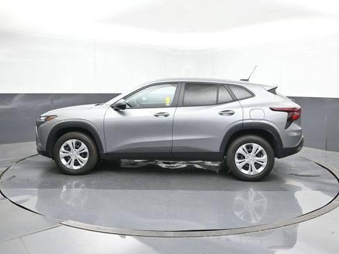 Used 2025 Chevrolet Trax LS image 3