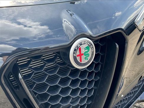 Used 2023 Alfa Romeo Stelvio Veloce AWD/4WD image 31