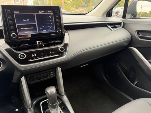 Used 2022 Toyota Corolla Cross LE image 13