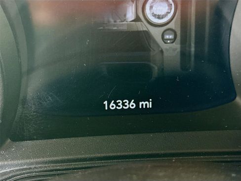 Used 2025 Jeep Wrangler Unlimited Sahara AWD/4WD image 6