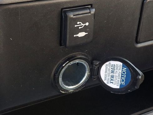 Used 2020 Toyota Sienna L image 22