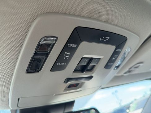 Used 2022 Toyota Sienna XLE image 20