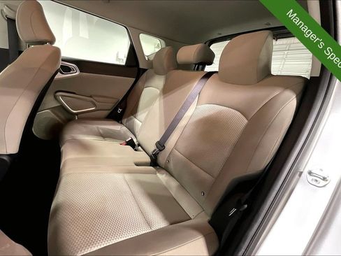 Used 2025 Kia Soul LX w/ LX Technology Package FWD image 31