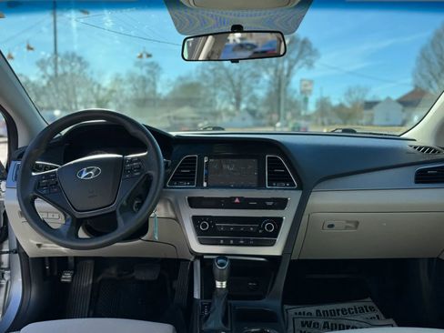 Used 2017 Hyundai Sonata SE FWD image 11