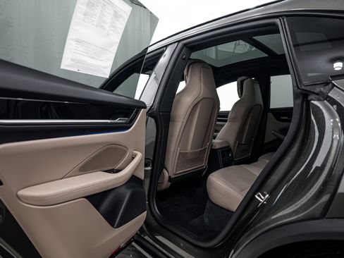 Certified 2025 Porsche Macan 4 Electric image 22