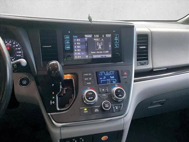 Used 2017 Toyota Sienna XLE FWD image 8